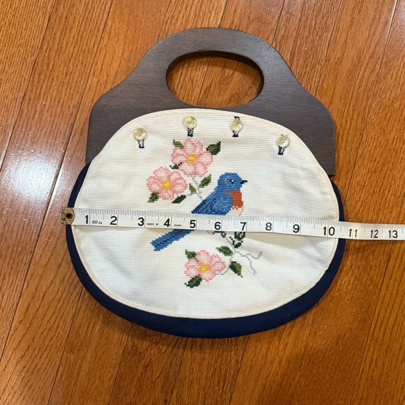 Vintage 1980s Bermuda Purse Bag Clutch Needlepoint Wood Handles Cottagecore VTG - Picture 5 of 8